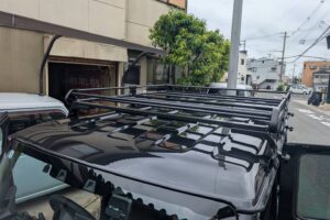 ジムニーノマドにルーフキャリア、リアラダー、フローティングナビの取付しました。